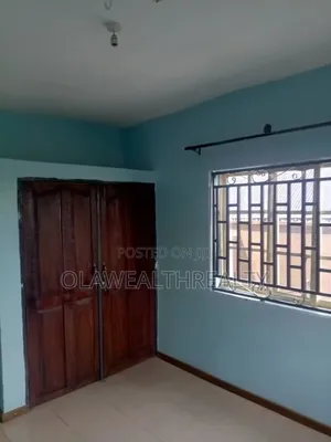 3bdrm Block of Flats in Iwo Road for rent