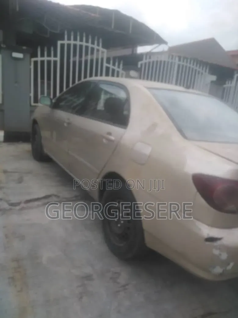 Toyota Corolla 2004 Gold