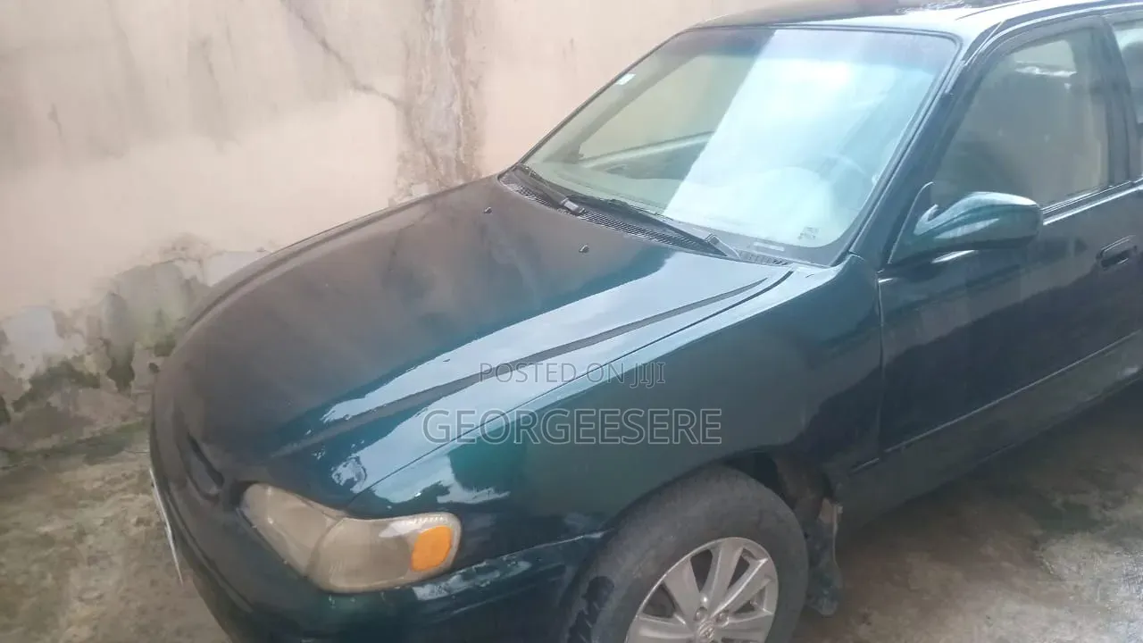 Toyota Corolla 2000 Green