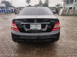 Mercedes-Benz C300 Luxury 4Matic Sedan AWD (3.0L 6cyl 7A) 2011 Black