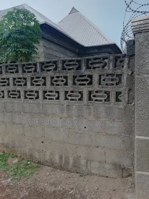 2bdrm Block of Flats in Near Yoruba Mosque, Suleja for sale