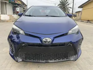 Toyota Corolla SE (1.8L 4cyl 2A) 2018 Blue