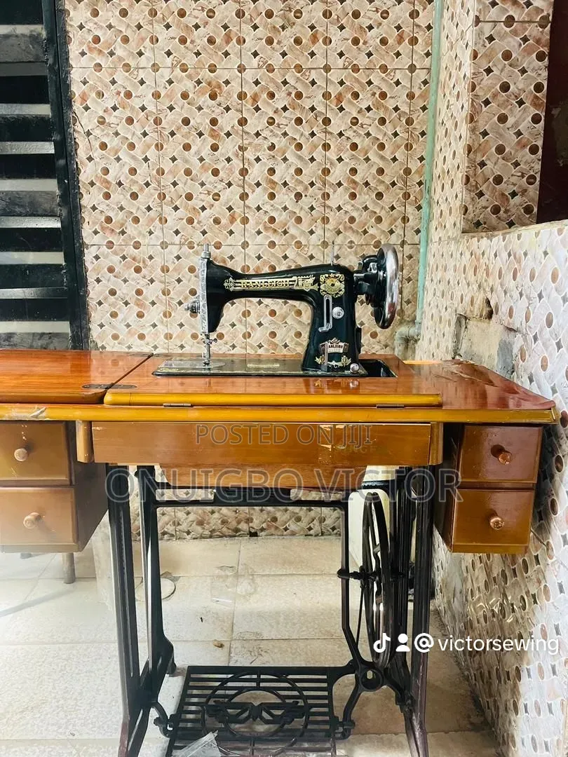 Complete Set of Manual Sewing Machine With Folding Board
