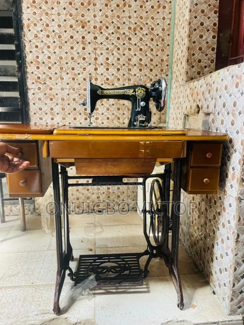 Complete Set of Manual Sewing Machine With Folding Board