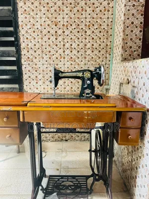 Complete Set of Manual Sewing Machine With Folding Board