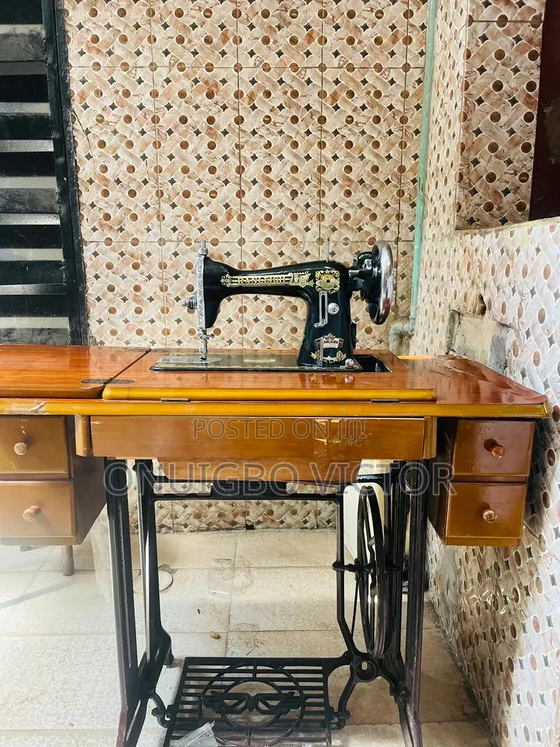 Complete Set of Manual Sewing Machine With Folding Board