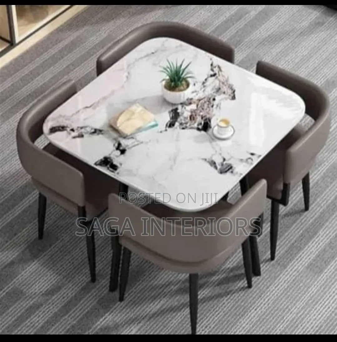 4 Seaters Classic Dinning Table