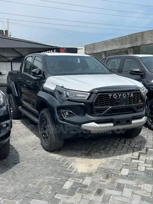 New Toyota Hilux 2024 Black