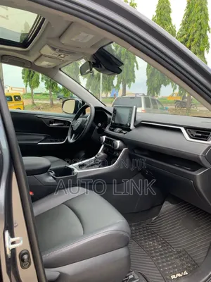 Toyota RAV4 XLE 2022 Gray