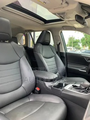 Toyota RAV4 XLE 2022 Gray