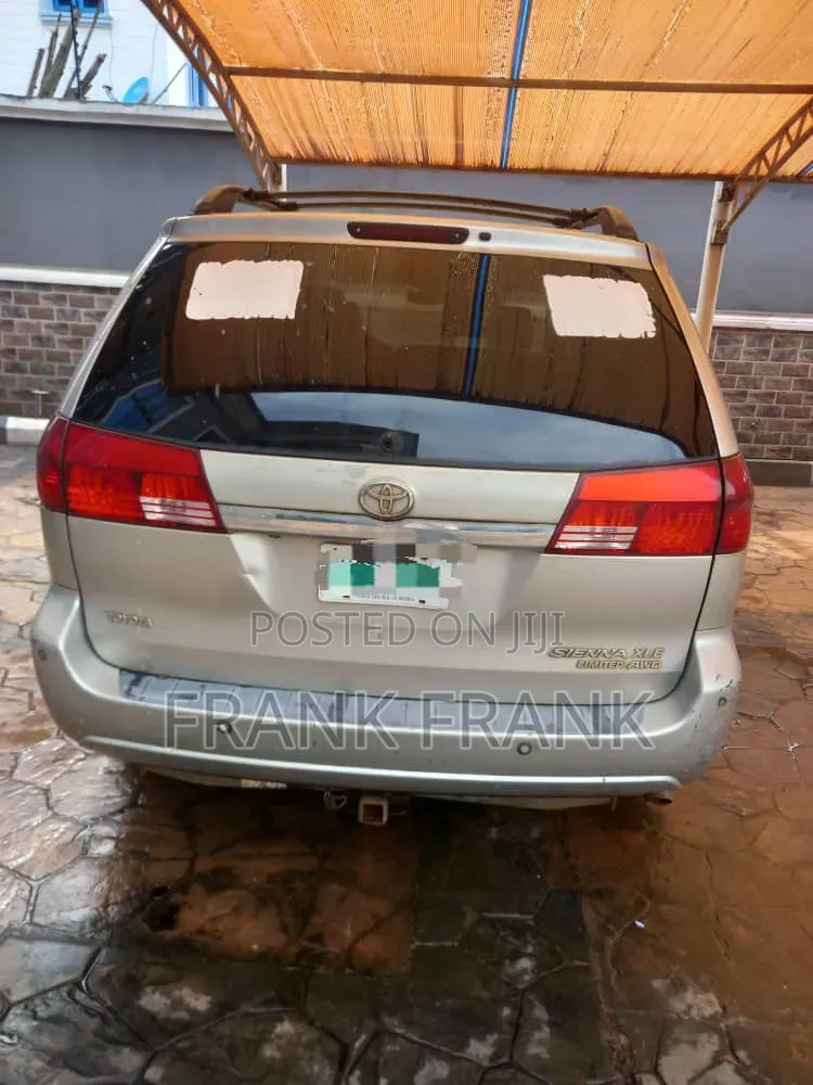 Toyota Sienna XLE 2005 Silver
