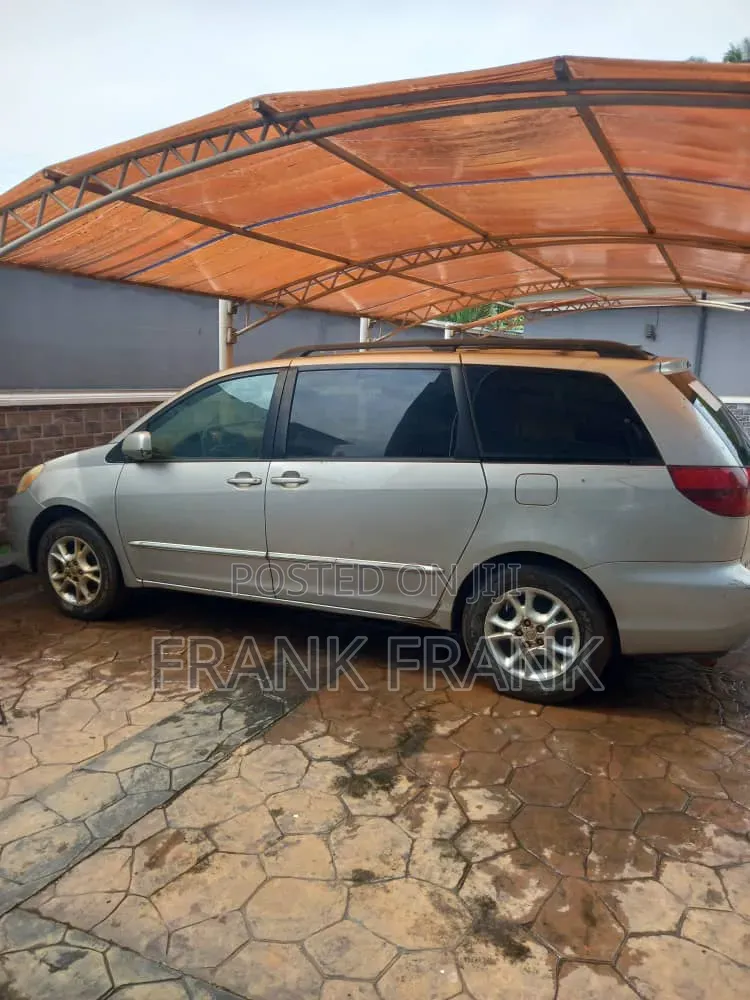 Toyota Sienna XLE 2005 Silver