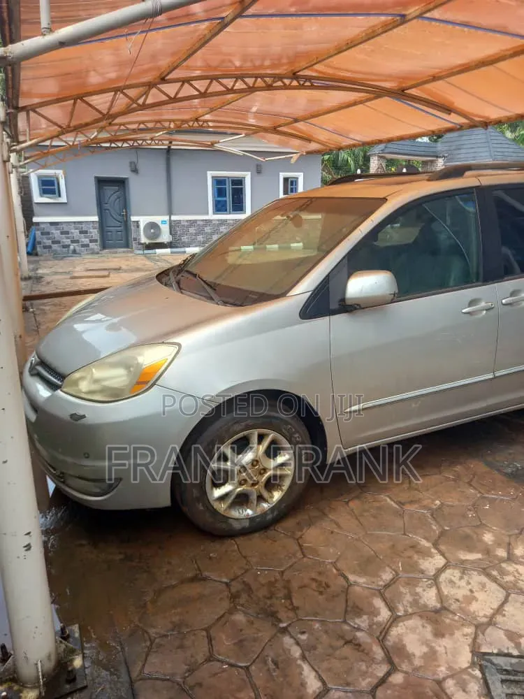 Toyota Sienna XLE 2005 Silver