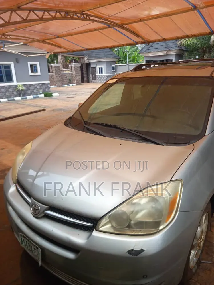 Toyota Sienna XLE 2005 Silver
