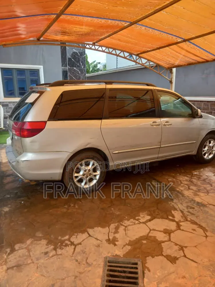 Toyota Sienna XLE 2005 Silver