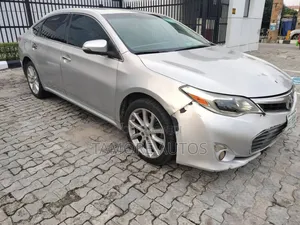 Toyota Avalon Limited 4dr Sedan (3.5L 6cyl 6A) 2014 Silver