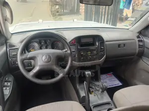Mitsubishi Pajero 2005 Silver
