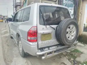 Mitsubishi Pajero 2005 Silver