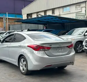 Hyundai Elantra 2012 Silver
