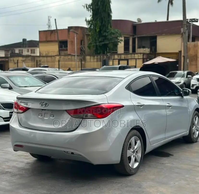 Hyundai Elantra 2012 Silver