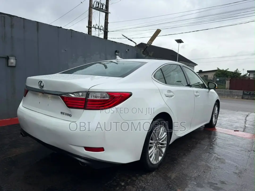 Lexus ES 2013 White