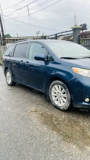 Toyota Sienna XLE 7 Passenger 2012 Blue
