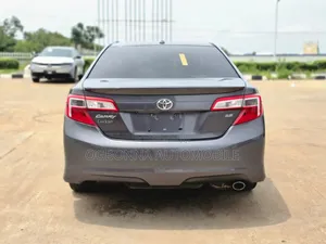 Toyota Camry XLE 4dr Sedan (2.5L 4cyl 6A) 2013 Gray