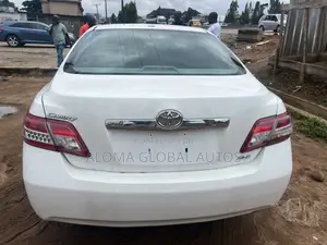 Toyota Camry XLE 4dr Sedan (2.5L 4cyl 6AM) 2010 White