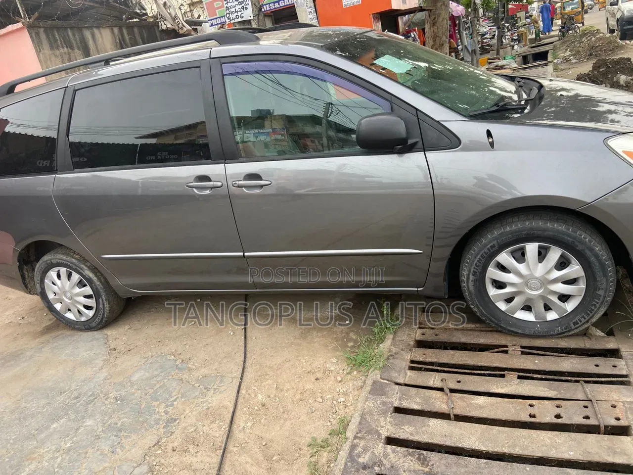 Toyota Sienna 2005 Gray