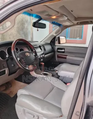 Toyota Sequoia 2011