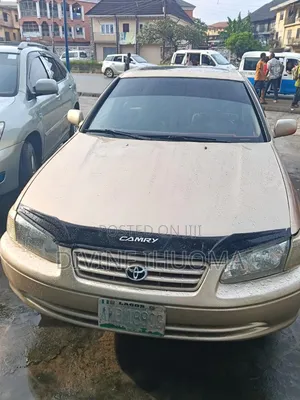 Toyota Camry 2001 Gold