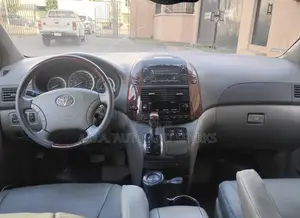 Toyota Sienna 2005 Silver