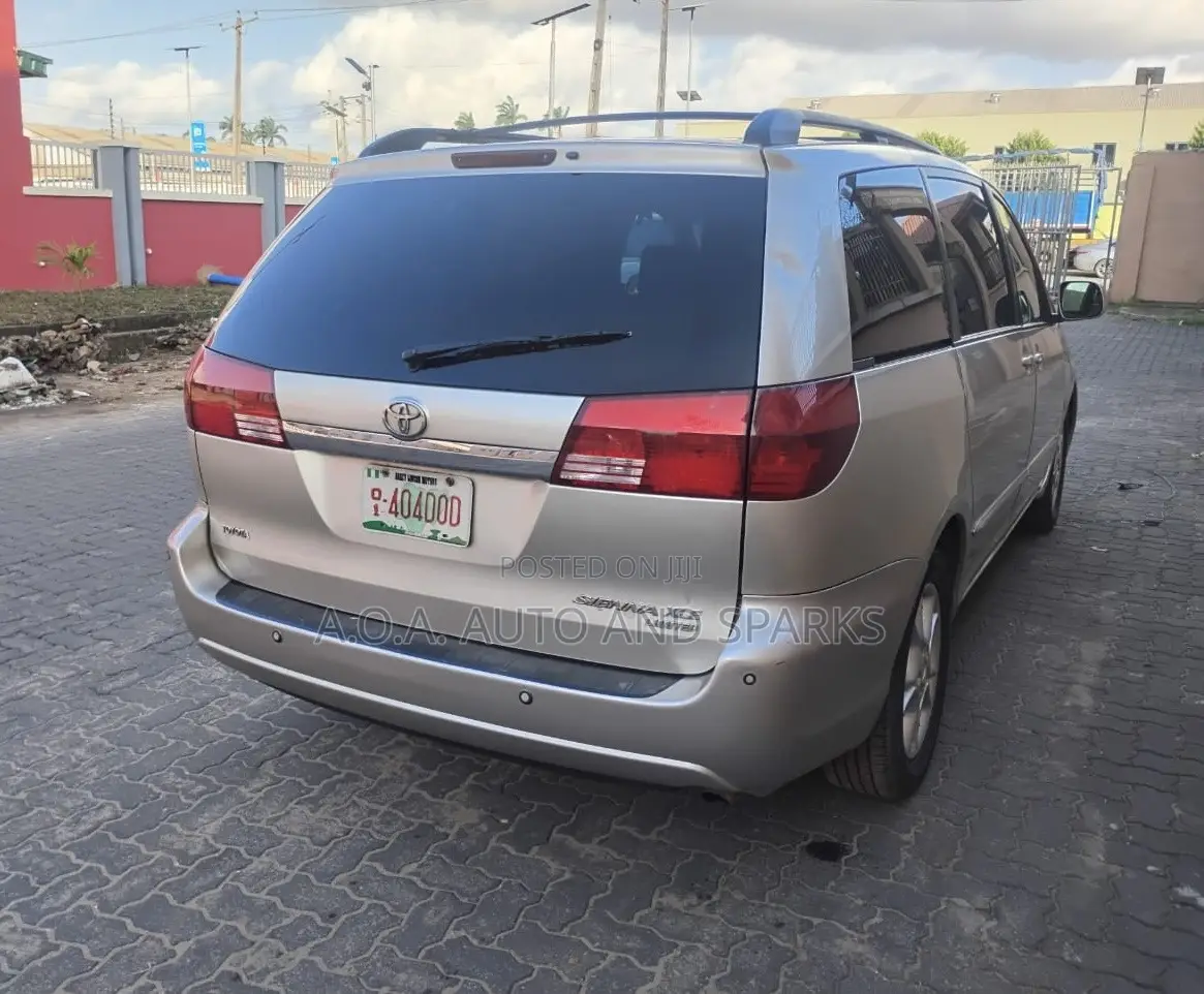 Toyota Sienna 2005 Silver