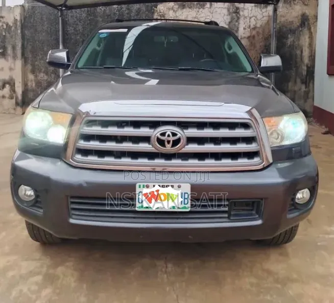 Toyota Sequoia 2011