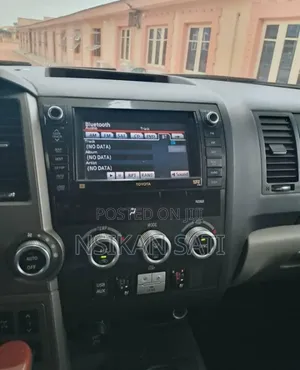 Toyota Sequoia 2011