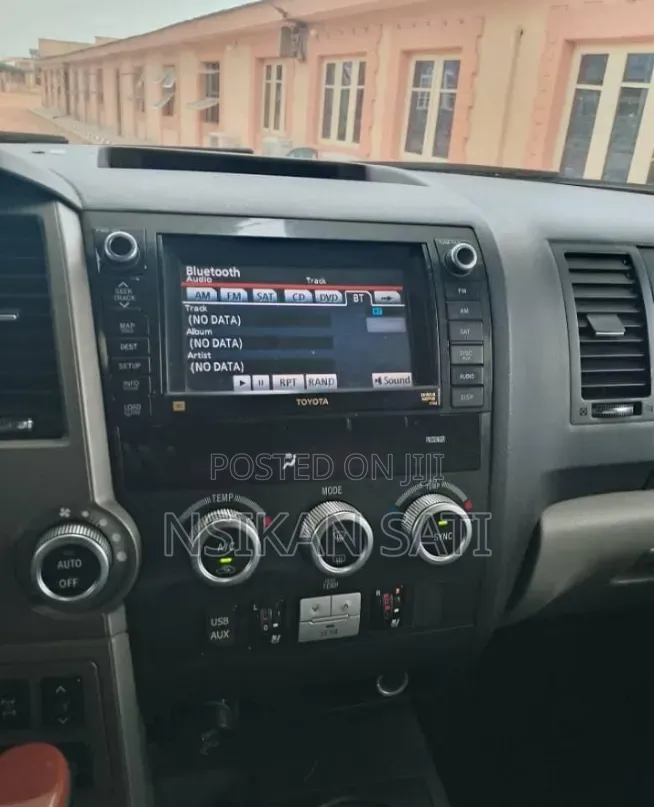 Toyota Sequoia 2011