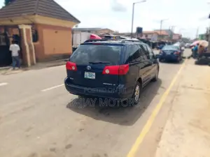 Toyota Sienna LE 4WD 2007 Blue