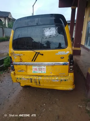 Suzuki APV Minibus 2007 Yellow