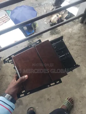 Mercedes-Benz E350 W212 Formica Saving Box