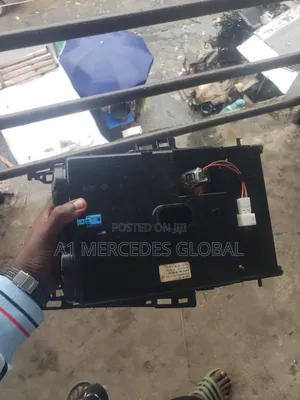 Mercedes-Benz E350 W212 Formica Saving Box