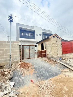 4bdrm Duplex in Ilupeju Lagos for sale