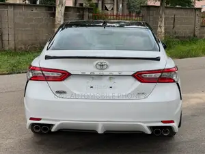 Toyota Camry 2018 White