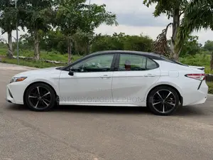 Toyota Camry 2018 White
