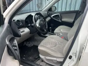 Toyota RAV4 2.5 2012 White