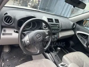 Toyota RAV4 2.5 2012 White
