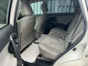 Toyota RAV4 2.5 2012 White