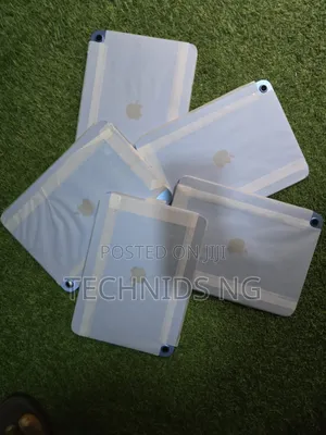 New Apple iPad (2025) 128 GB Blue