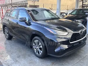 Toyota Highlander XLE AWD 2023 Black