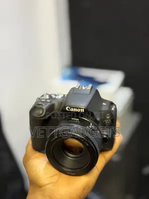 Pre-Owned Canon Eos 200d