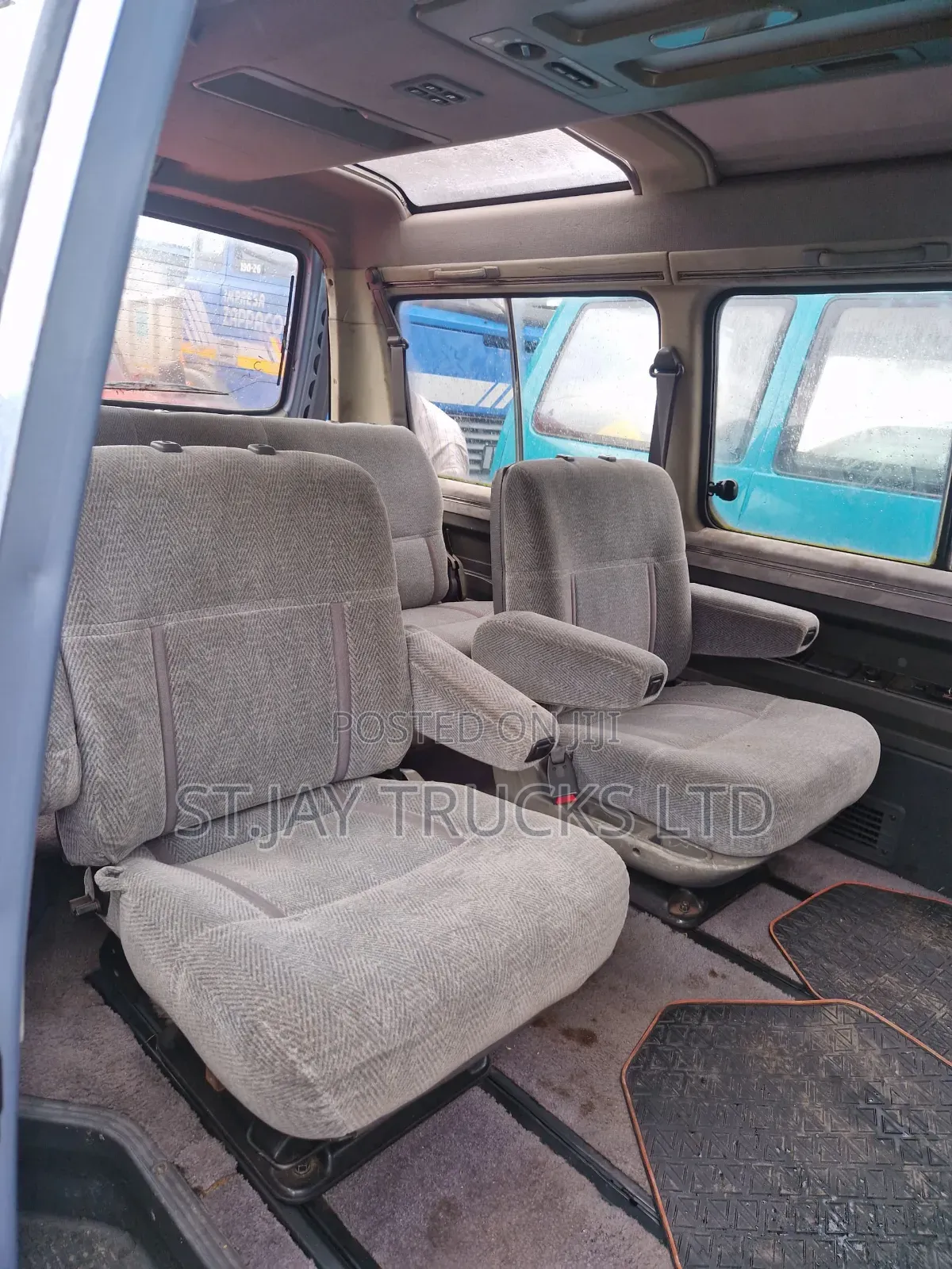 Mitsubishi L300 2005 Blue